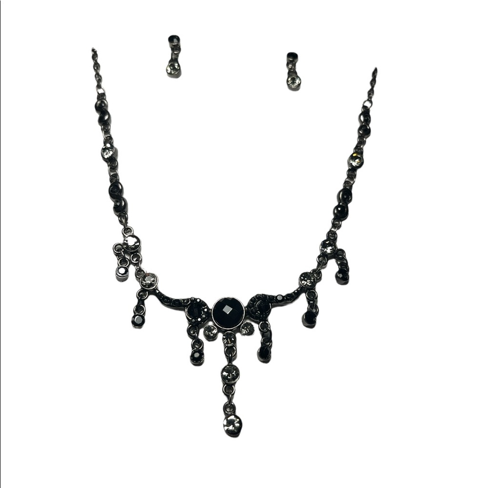 BEAUTIFUL! Austrian Crystal Necklace Earrings Set